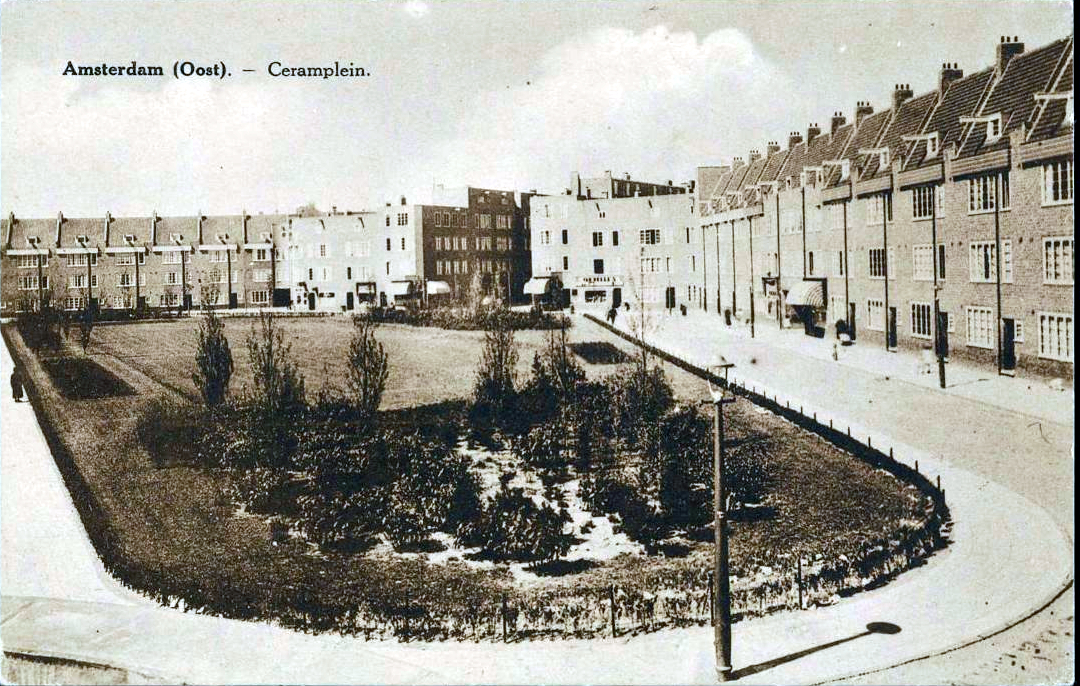 Ceramplein - de woningen rechts van Van Hardeveld (1925) staan nog